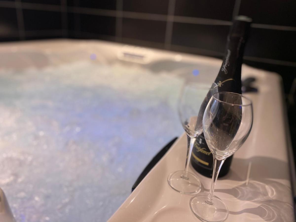 Escapade Romantique - Jacuzzi Et Parking Prive - 002 Daire Rouen Dış mekan fotoğraf