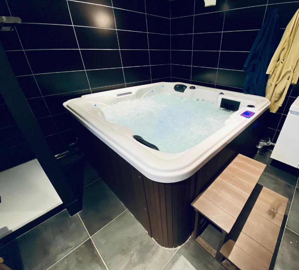 Escapade Romantique - Jacuzzi Et Parking Prive - 002 Daire Rouen Dış mekan fotoğraf