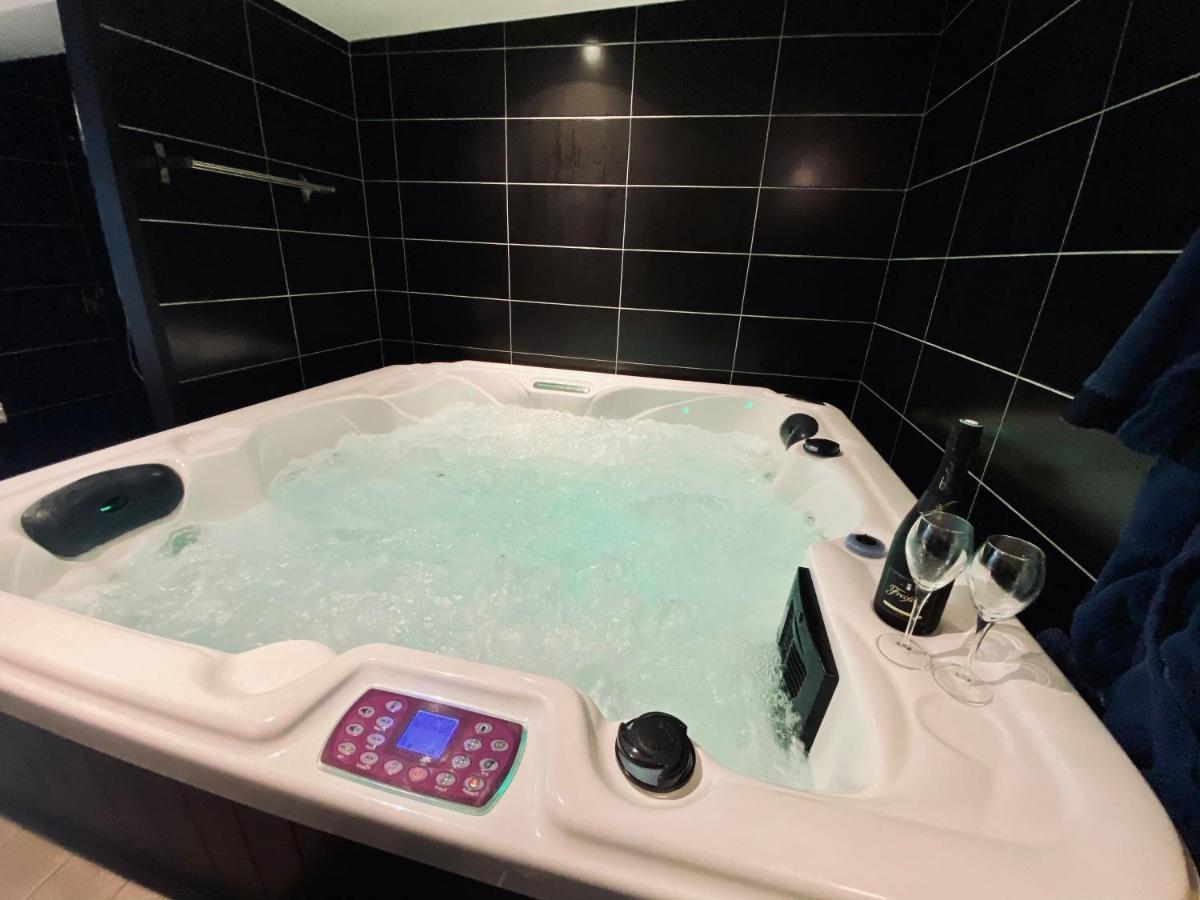 Escapade Romantique - Jacuzzi Et Parking Prive - 002 Daire Rouen Dış mekan fotoğraf