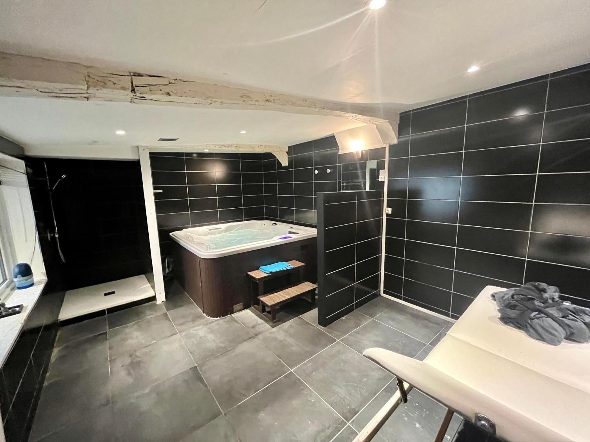 Escapade Romantique - Jacuzzi Et Parking Prive - 002 Daire Rouen Dış mekan fotoğraf